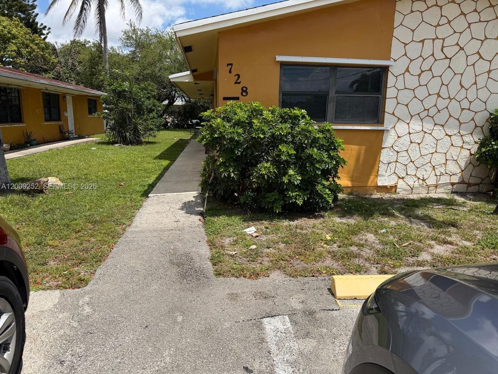 Photo of 728 SW 7th St #1-2, Hallandale Beach, FL 33009 (MLS # A12009252)