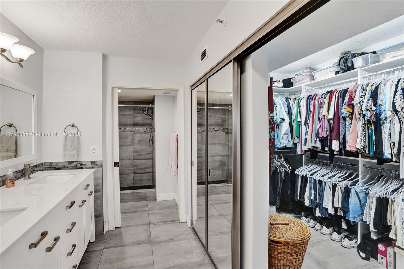 GRANVILLE KING'S POINT - Residential