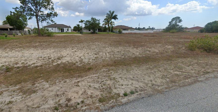 Vacant lot available! Great opportunity to build your dream home in the growing area of Cape Coral.  Close to beaches, schools, shopping and more. Buyer willing to pay closing all closing cost!