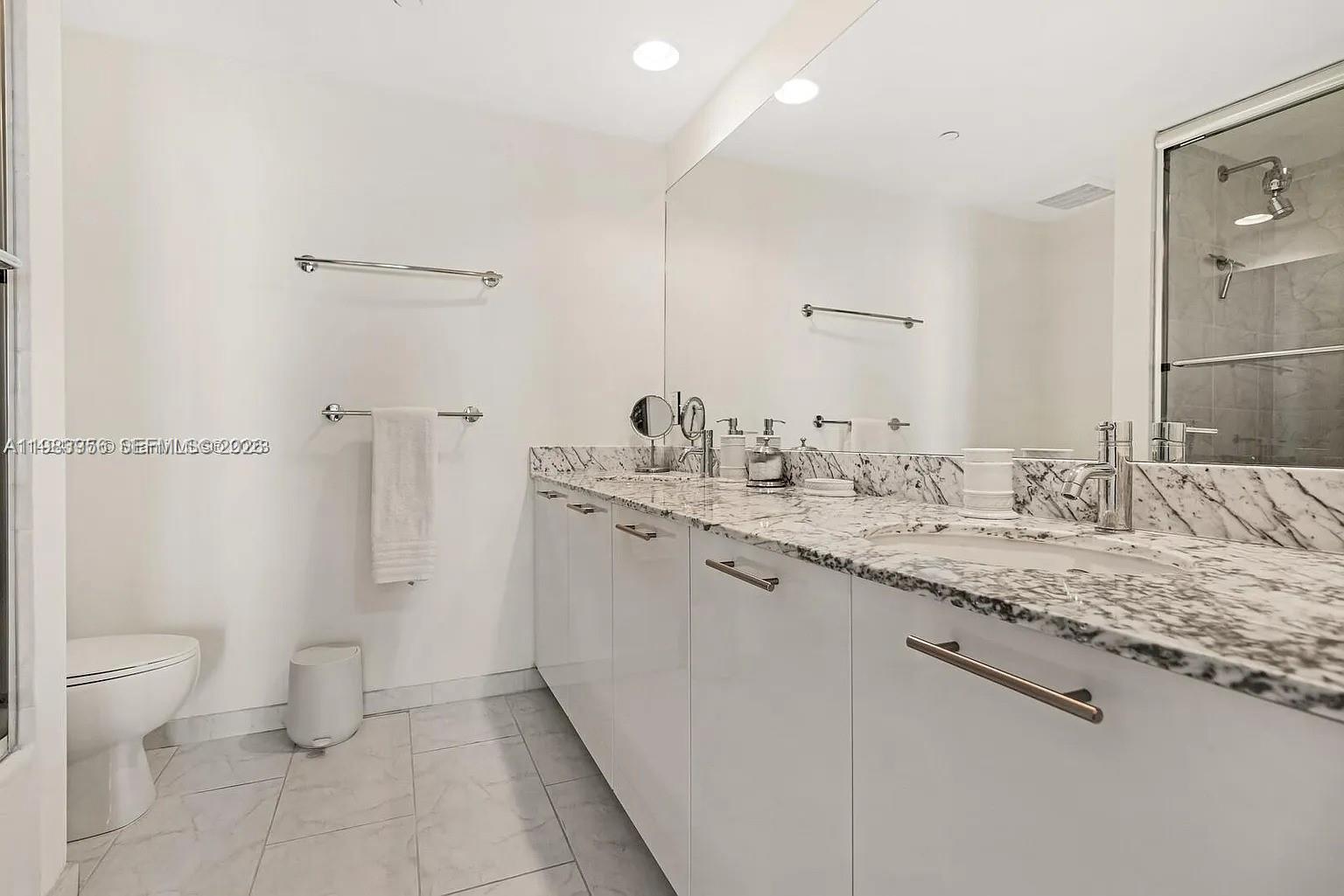 THE PLAZA 851 BRICKELL CO - Residential Lease