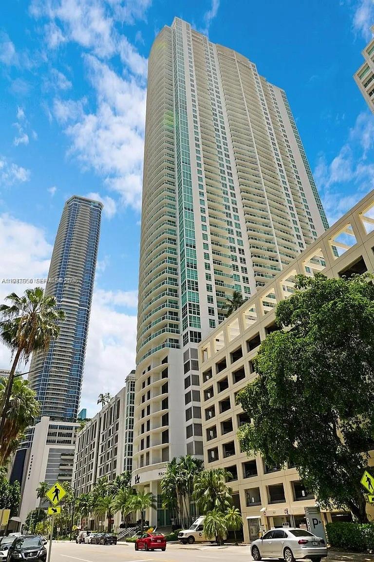 THE PLAZA 851 BRICKELL CO - Residential Lease