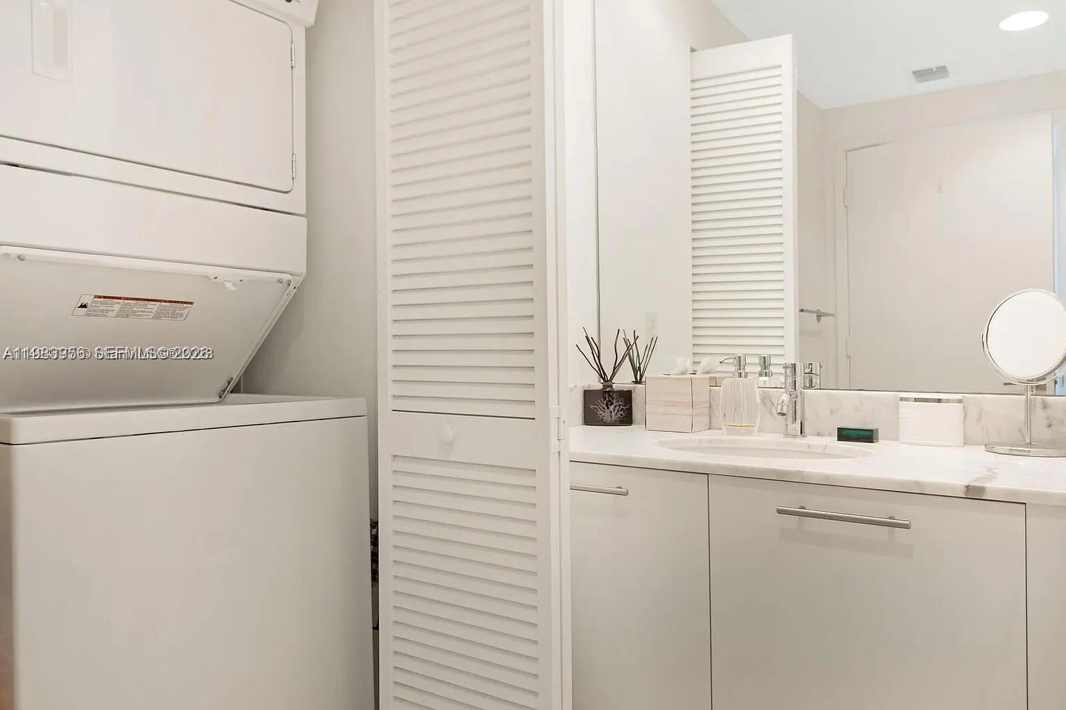 THE PLAZA 851 BRICKELL CO - Residential Lease