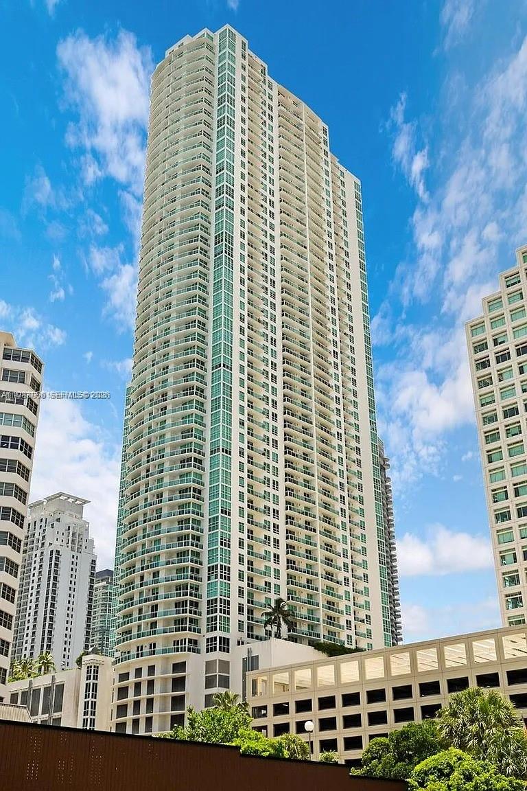 THE PLAZA 851 BRICKELL CO - Residential Lease