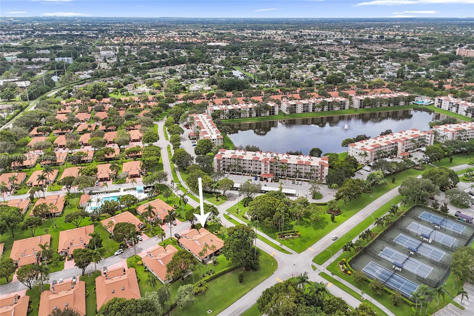 HUNTINGTON POINTE - Residential