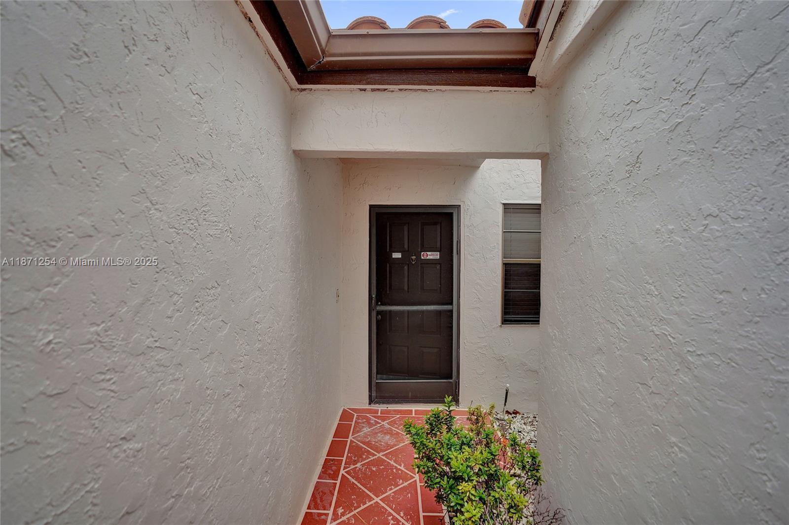 HUNTINGTON POINTE - Residential