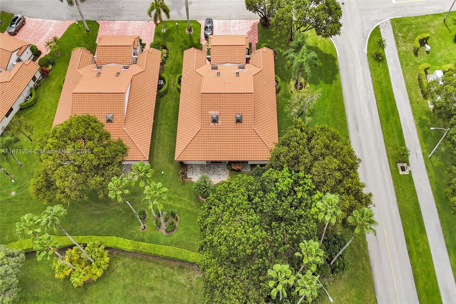 HUNTINGTON POINTE - Residential