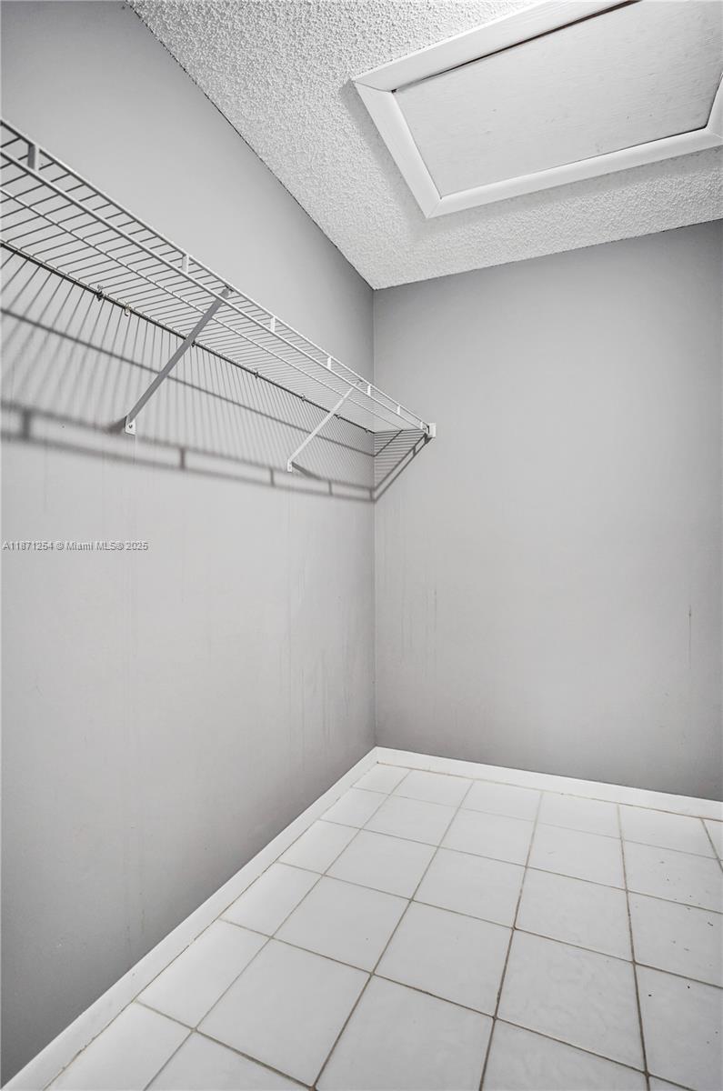 HUNTINGTON POINTE - Residential