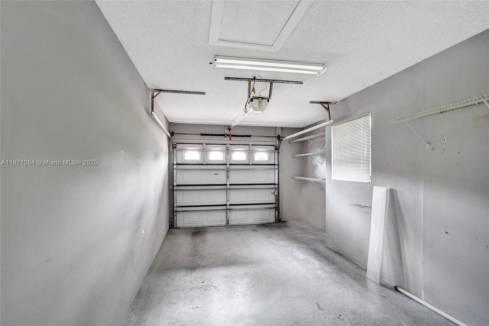 HUNTINGTON POINTE - Residential