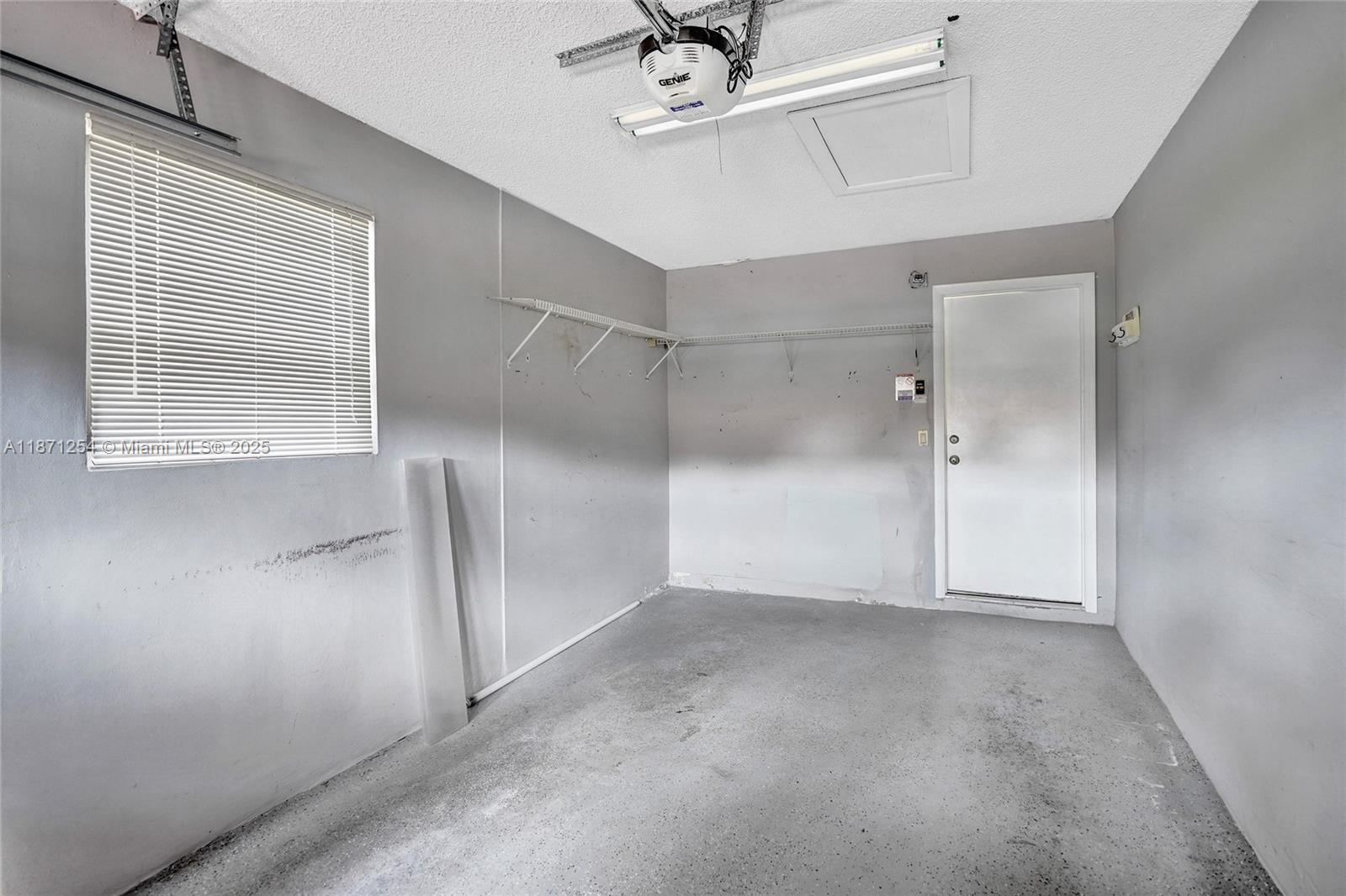 HUNTINGTON POINTE - Residential