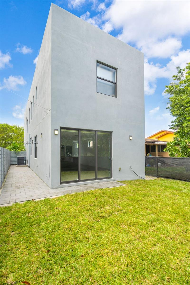 12TH STREET MANORS - Residential