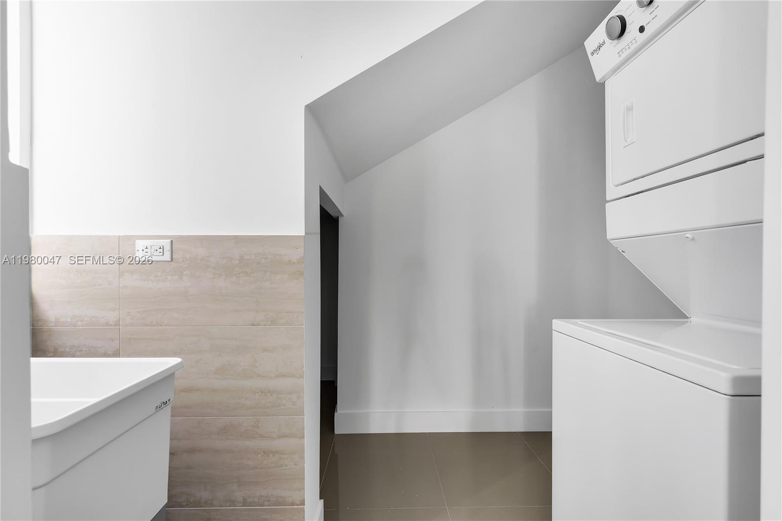 12TH STREET MANORS - Residential