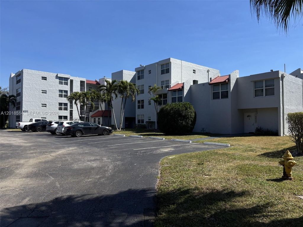 Photo of 9451 Evergreen Pl #102, Davie, FL 33324 (MLS # A12018514)