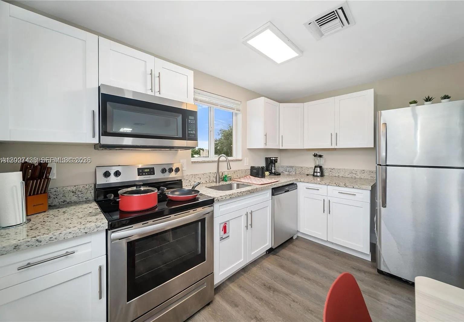 HOLLYWOOD TERRACE - Residential Income