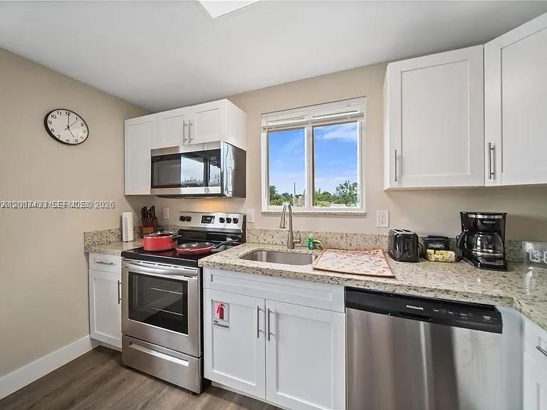 HOLLYWOOD TERRACE - Residential Income