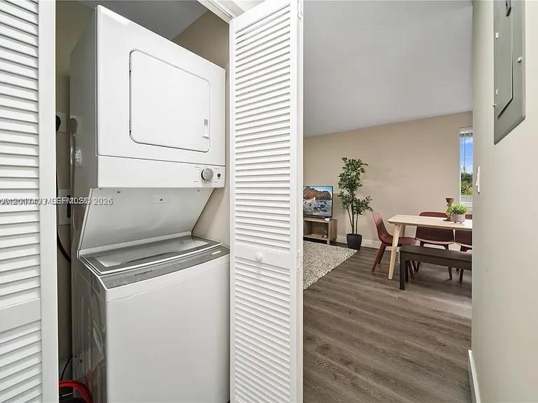 HOLLYWOOD TERRACE - Residential Income