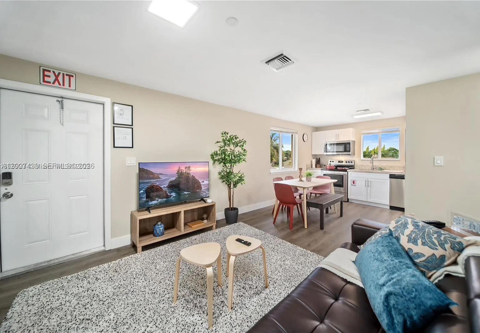 HOLLYWOOD TERRACE - Residential Income