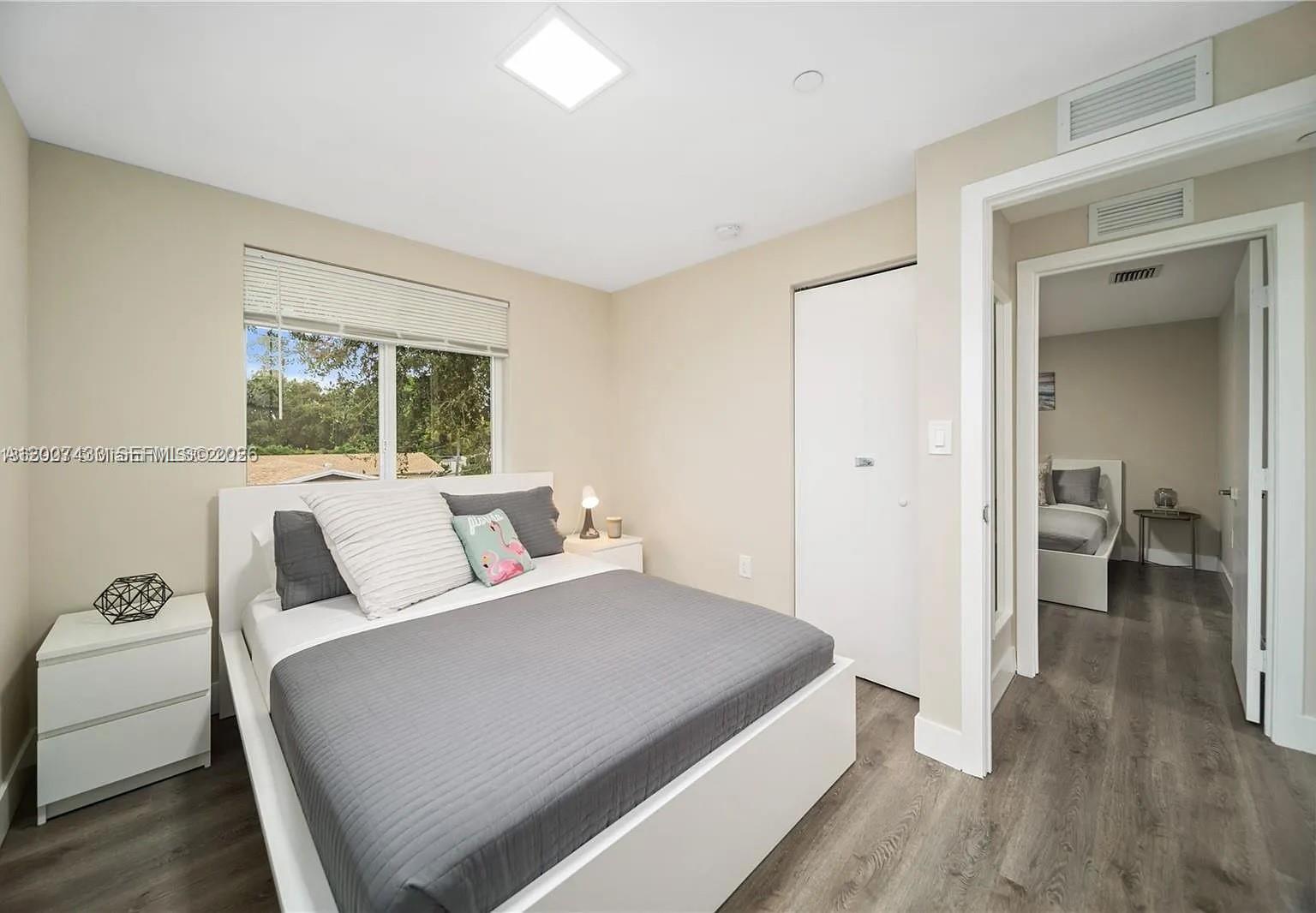 HOLLYWOOD TERRACE - Residential Income