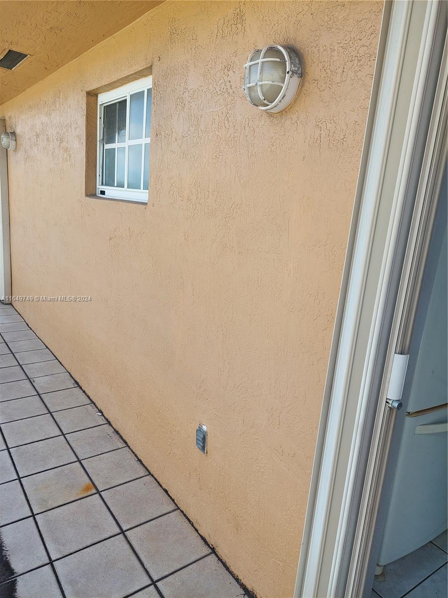 WEST PALM VILLAS III COND - Residential