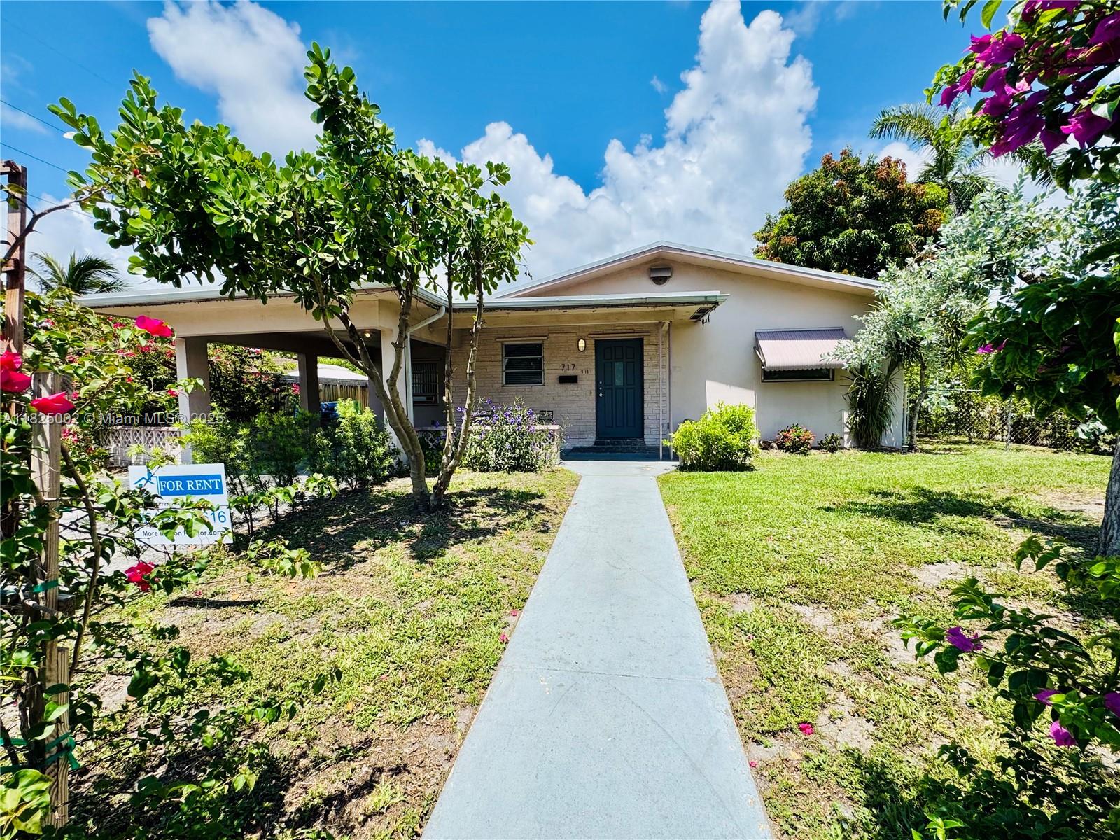 717 Ne 10th Ave 1-2, Hallandale Beach, Broward County, Florida - 4 Bedrooms  
5 Bathrooms - 