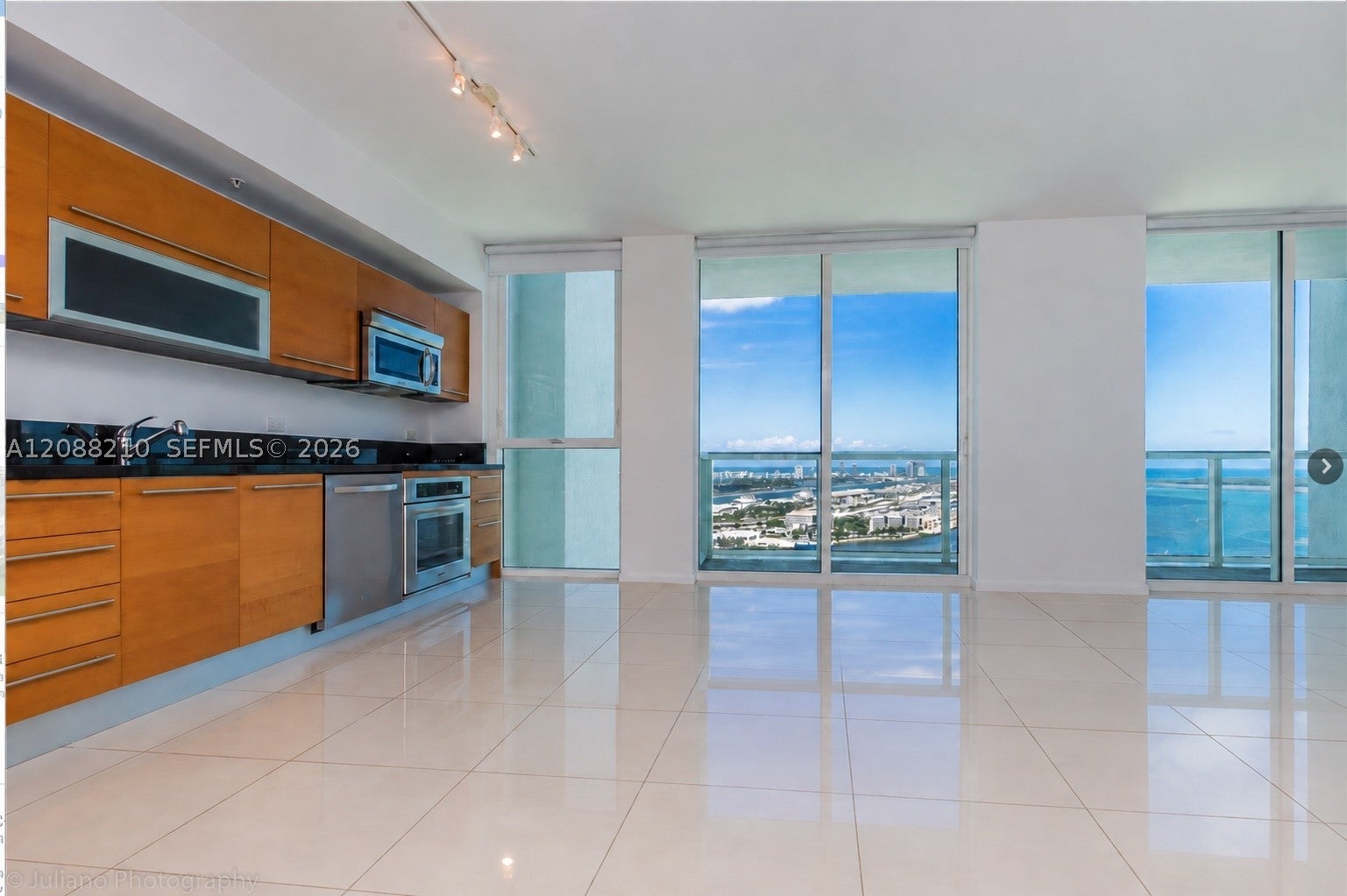 253 NE 2nd St 3105