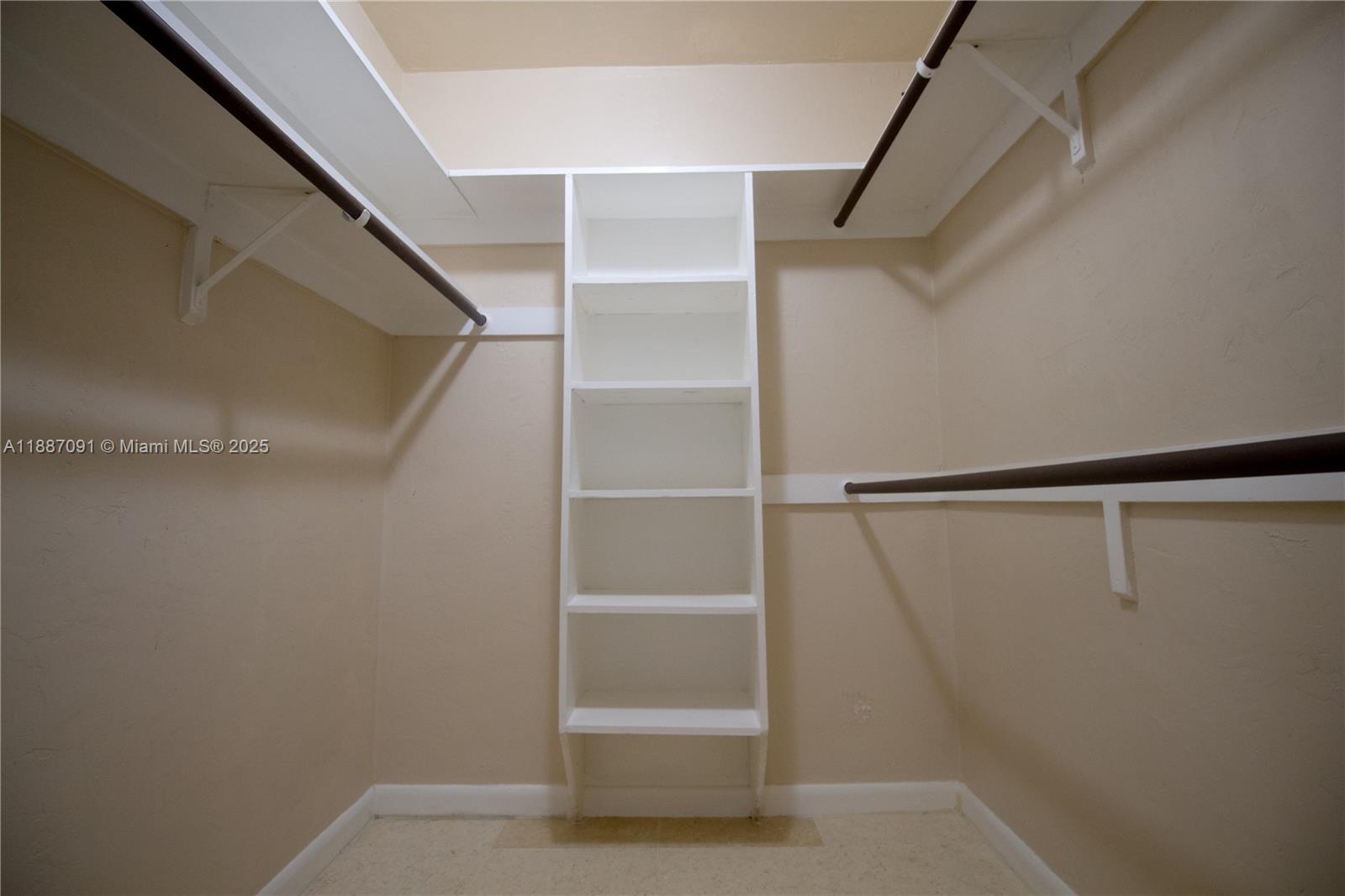KNOLLS 1ST SECTION - Residential