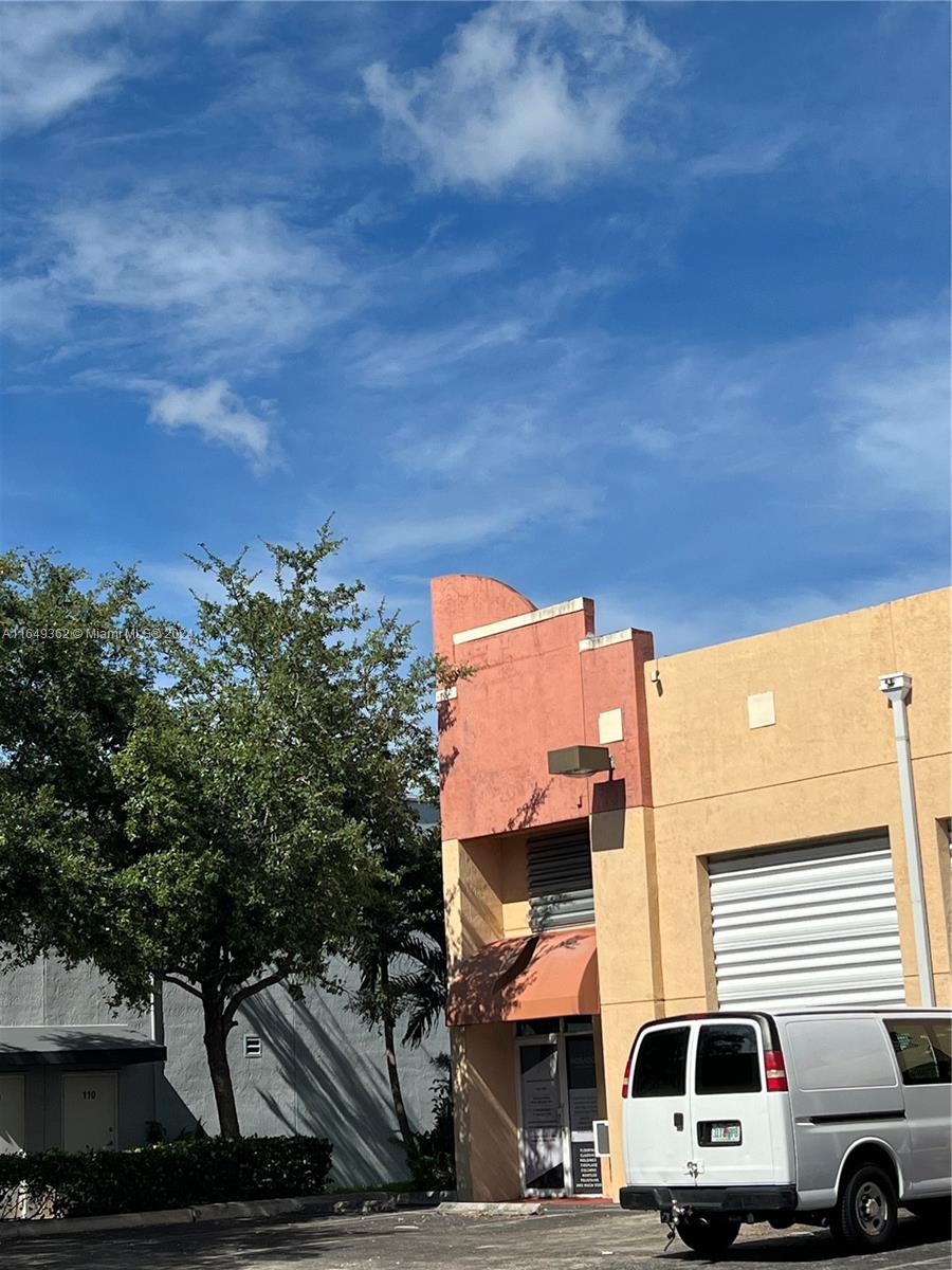Looking for an A/C Office with warehouse in Kendall Commerce Center, THIS ONE IS FOR YOU. Located at Kendallwood Industrial Park. Near Costco, & Tamiami airport. Great location, Near Turnpike. call listing agent to schedule a showing. warehouse have pallet racks and will stay in the warehouse for new tenant to use.