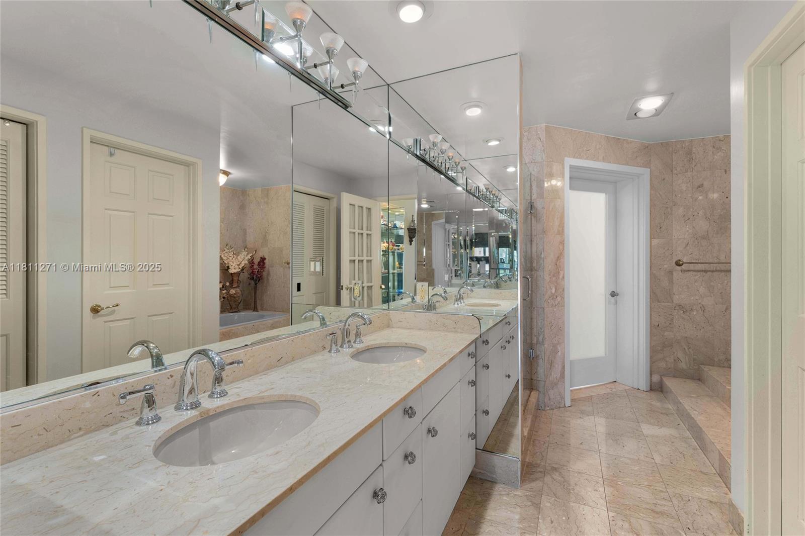 FISHER ISLAND - Residential