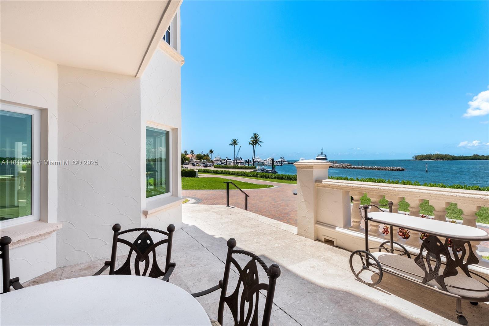 FISHER ISLAND - Residential