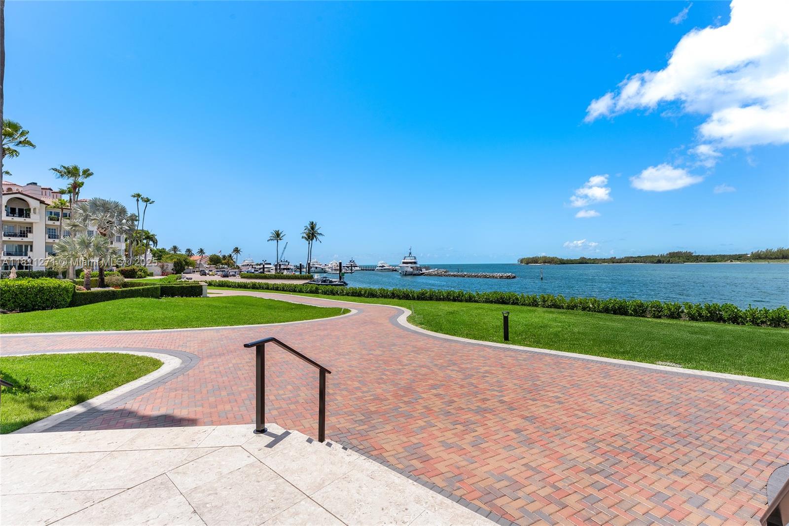 FISHER ISLAND - Residential