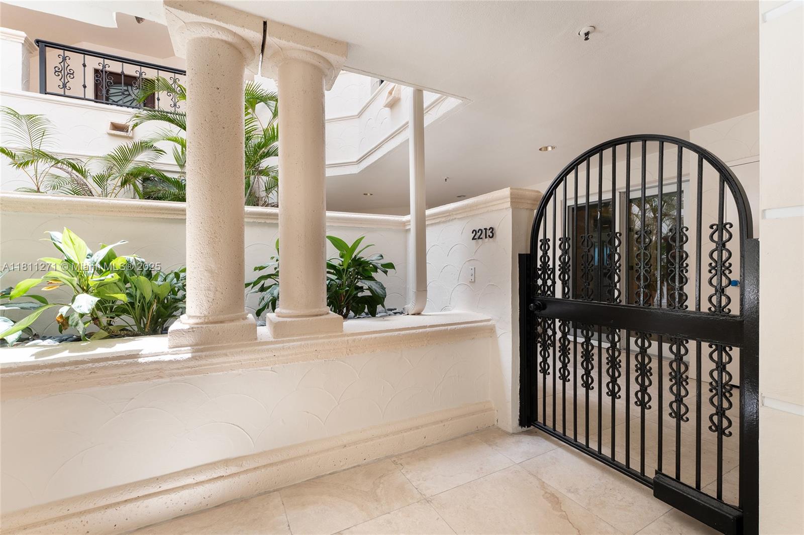 FISHER ISLAND - Residential