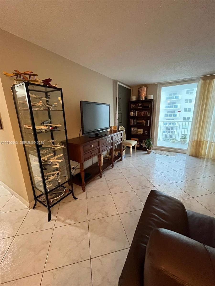 CAMBRIDGE TOWERS CONDO - Residential