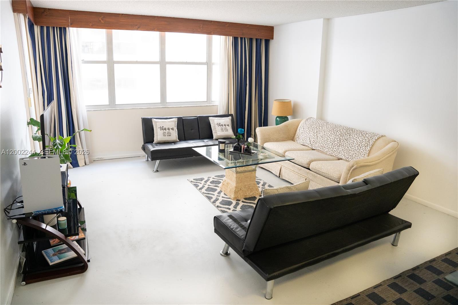 MAISON GRANDE CONDO - Residential