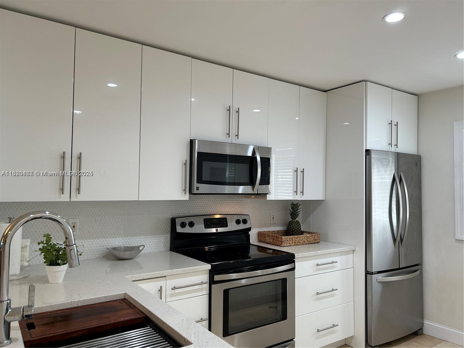 OCEAN HARBOUR CONDOMINIUM - Residential Lease