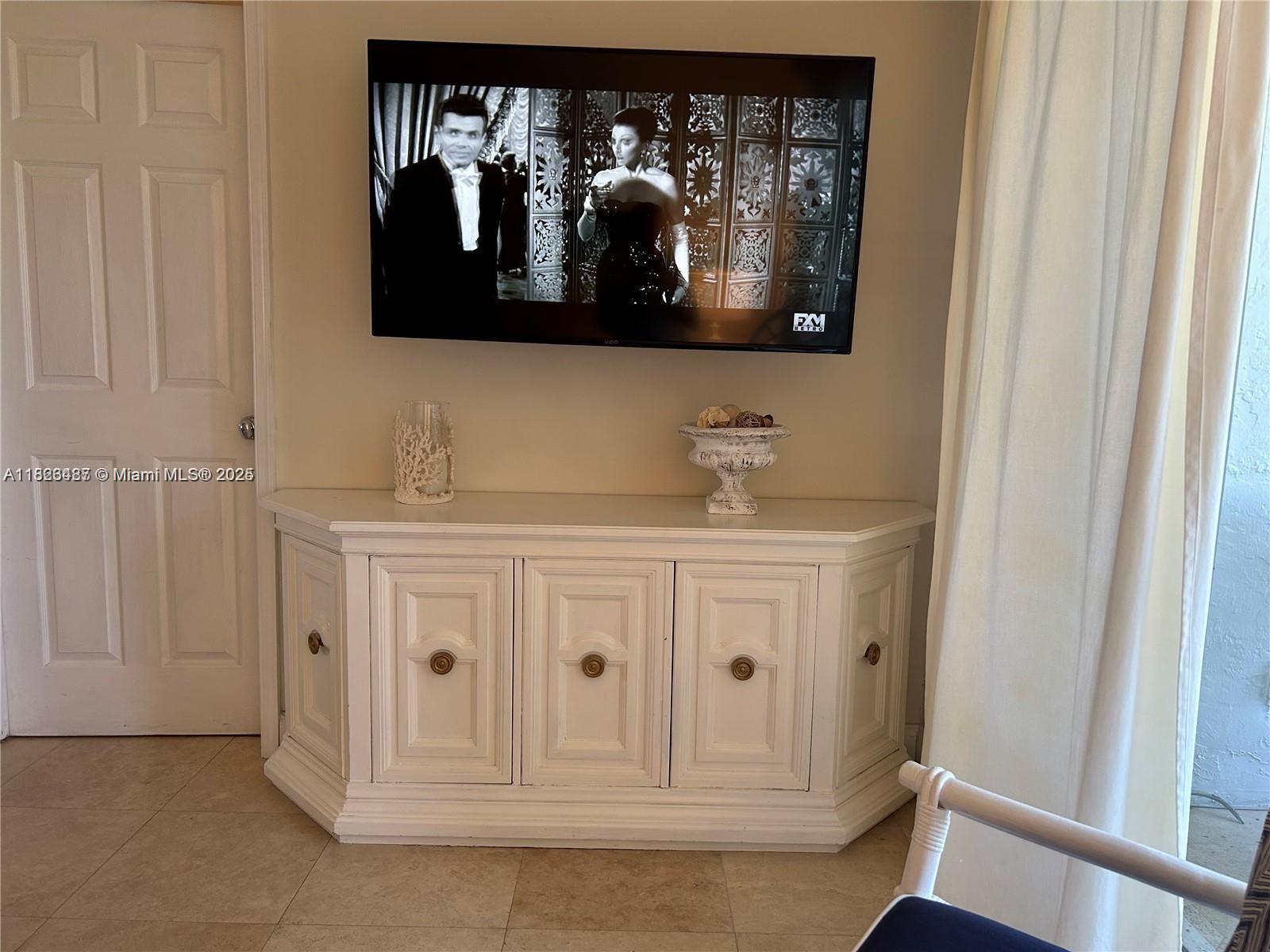 OCEAN HARBOUR CONDOMINIUM - Residential Lease