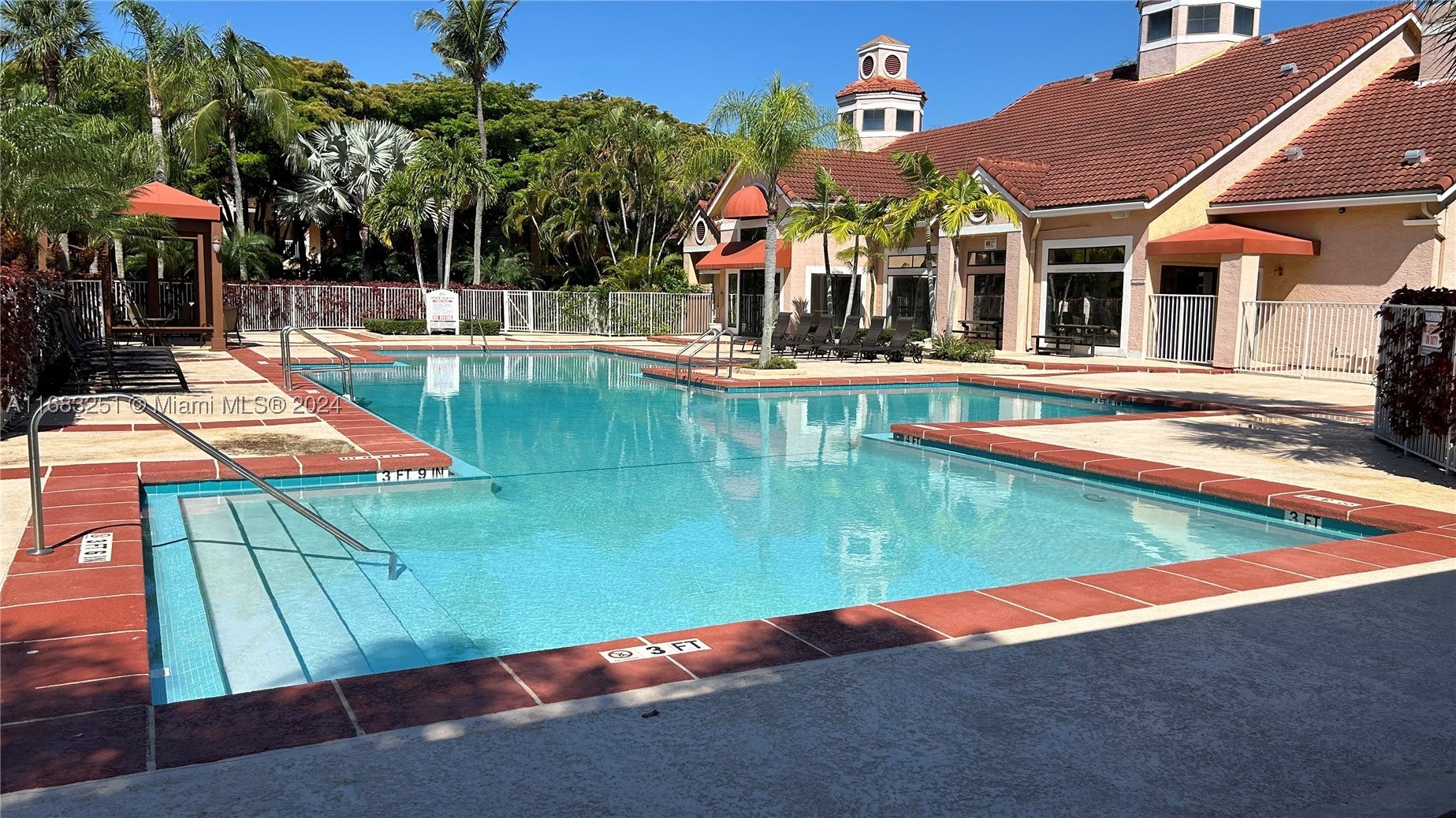 15551 SW 104th Ter 828
