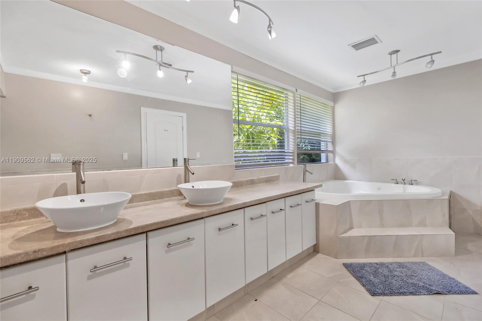 GREEN BRIAR ACRES 2ND ADD - Residential Lease