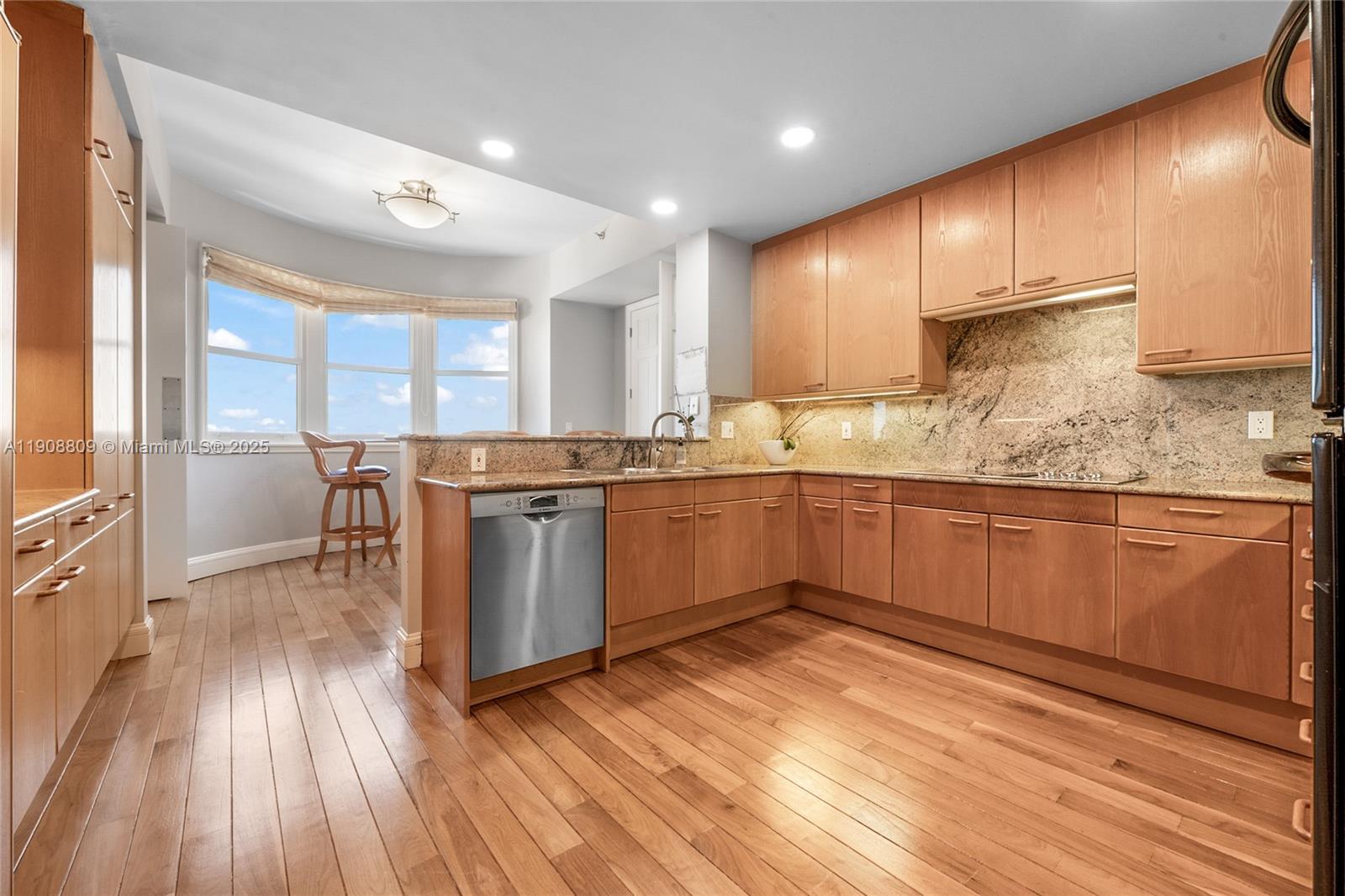 DEERING BAY CONDO I - Residential Lease