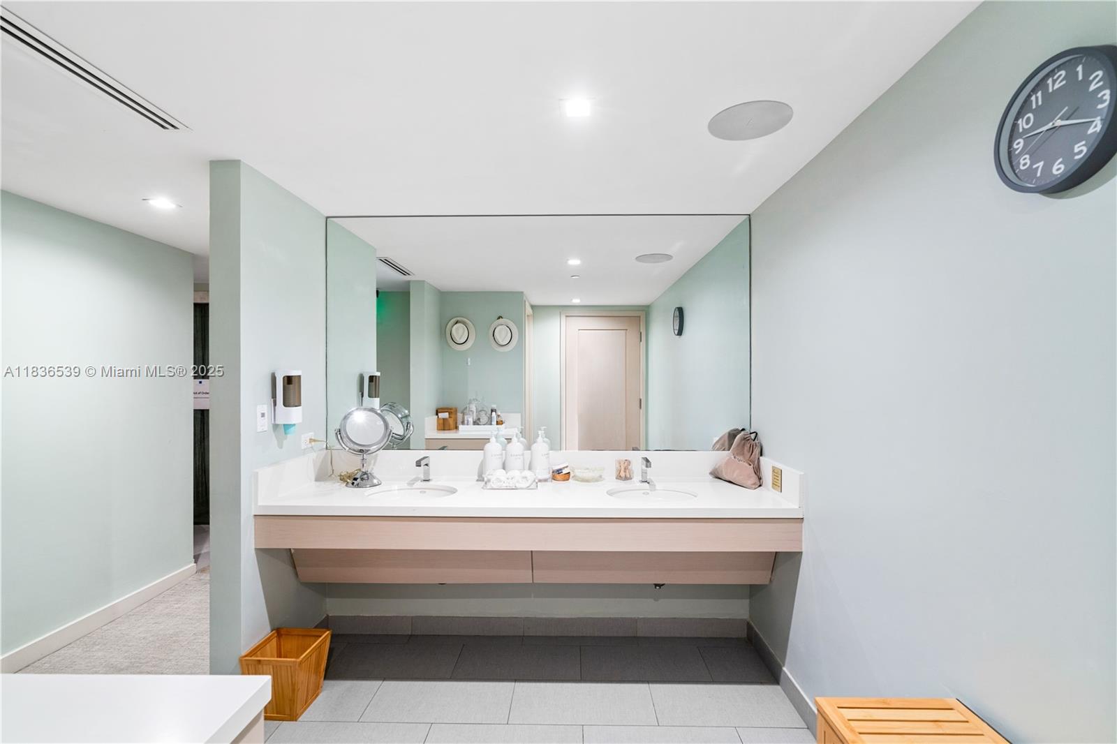 551 FLB CONDOMINIUM RESID - Residential