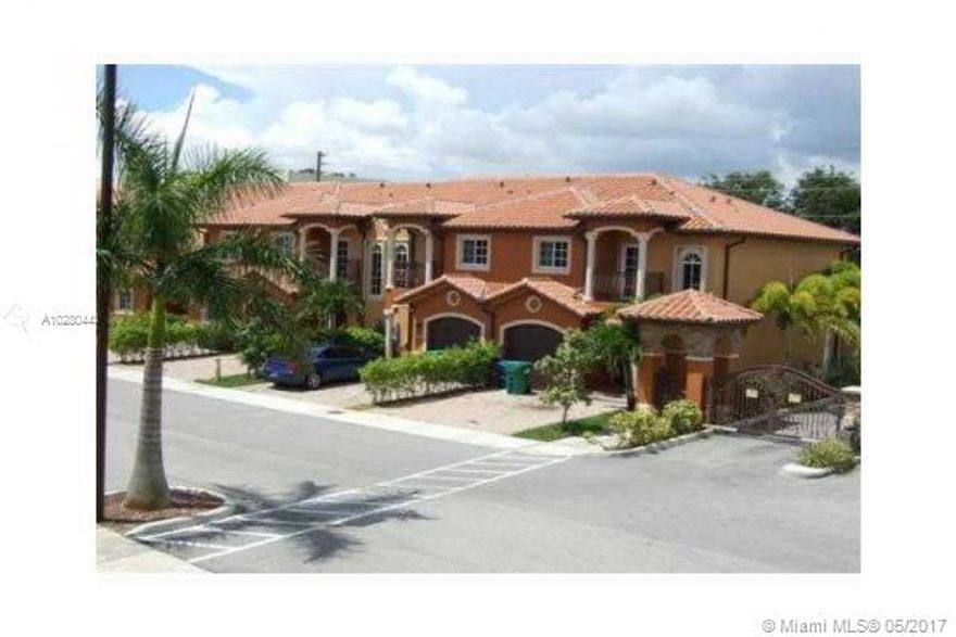 Beautiful 3 2.5 townhouse near Palmetto expressway. Gated community.