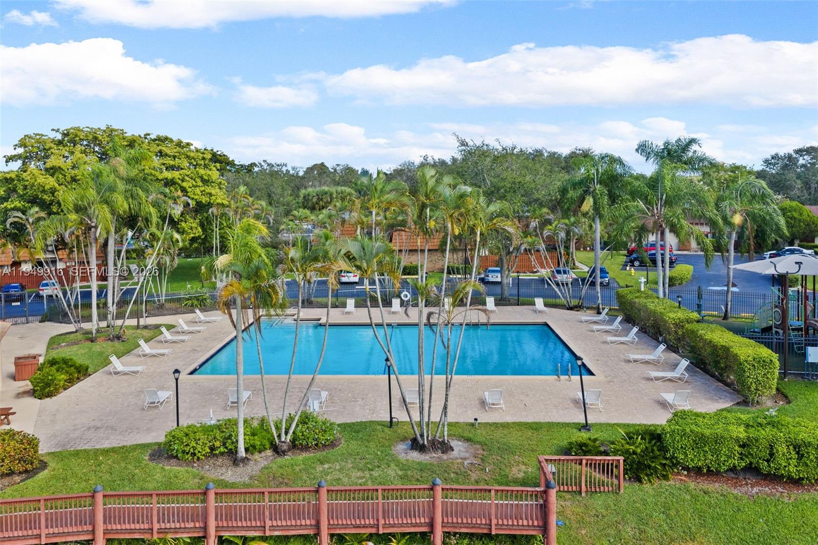 C H E ACRES - Residential