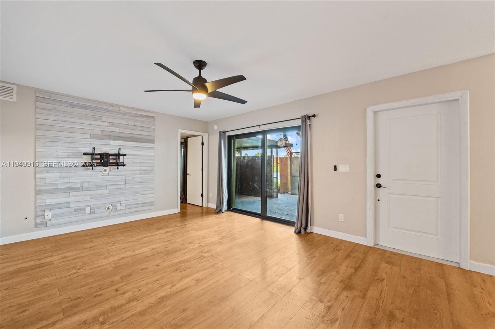 C H E ACRES - Residential