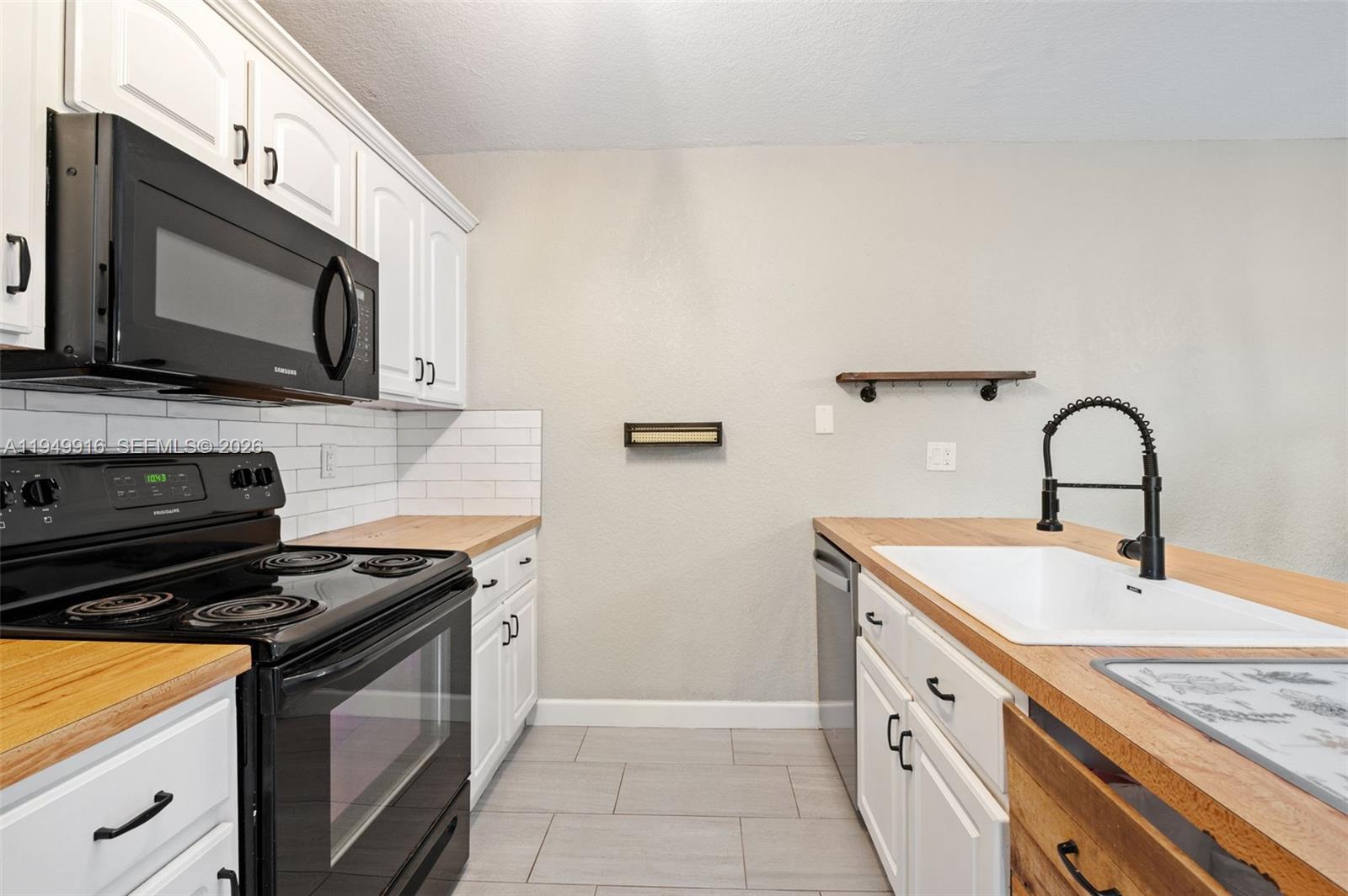 C H E ACRES - Residential