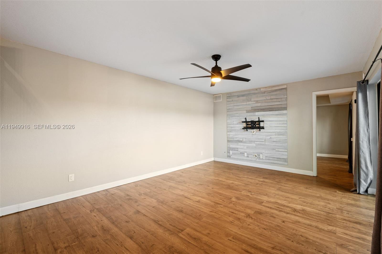 C H E ACRES - Residential