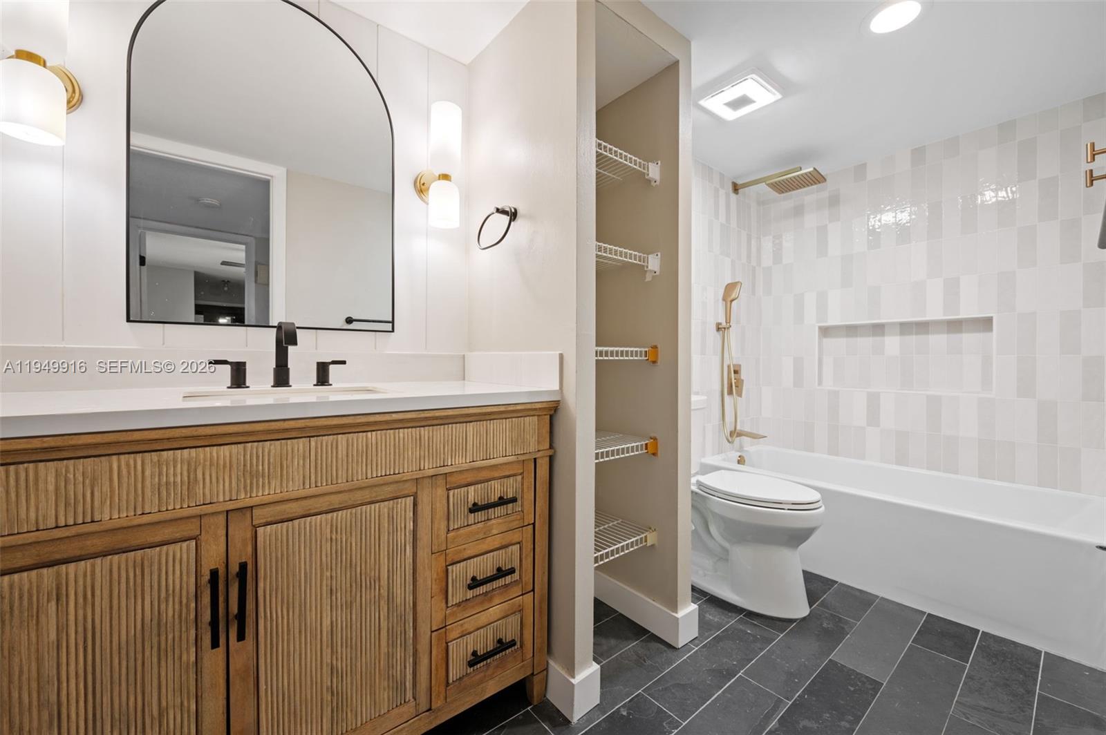 C H E ACRES - Residential