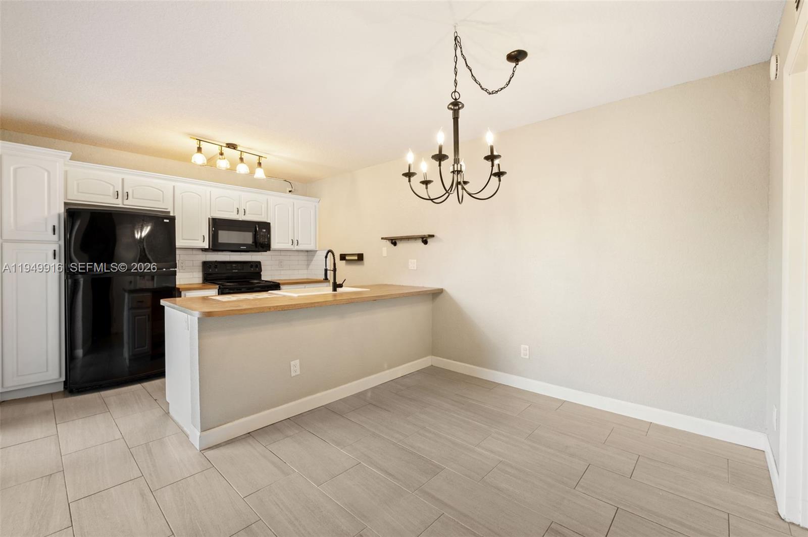 C H E ACRES - Residential