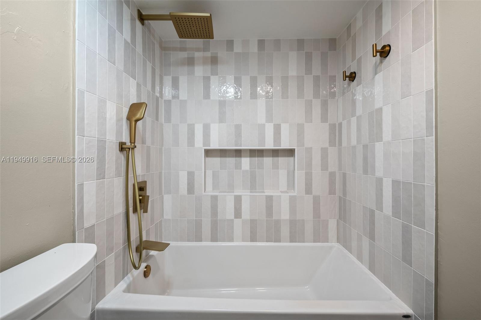 C H E ACRES - Residential