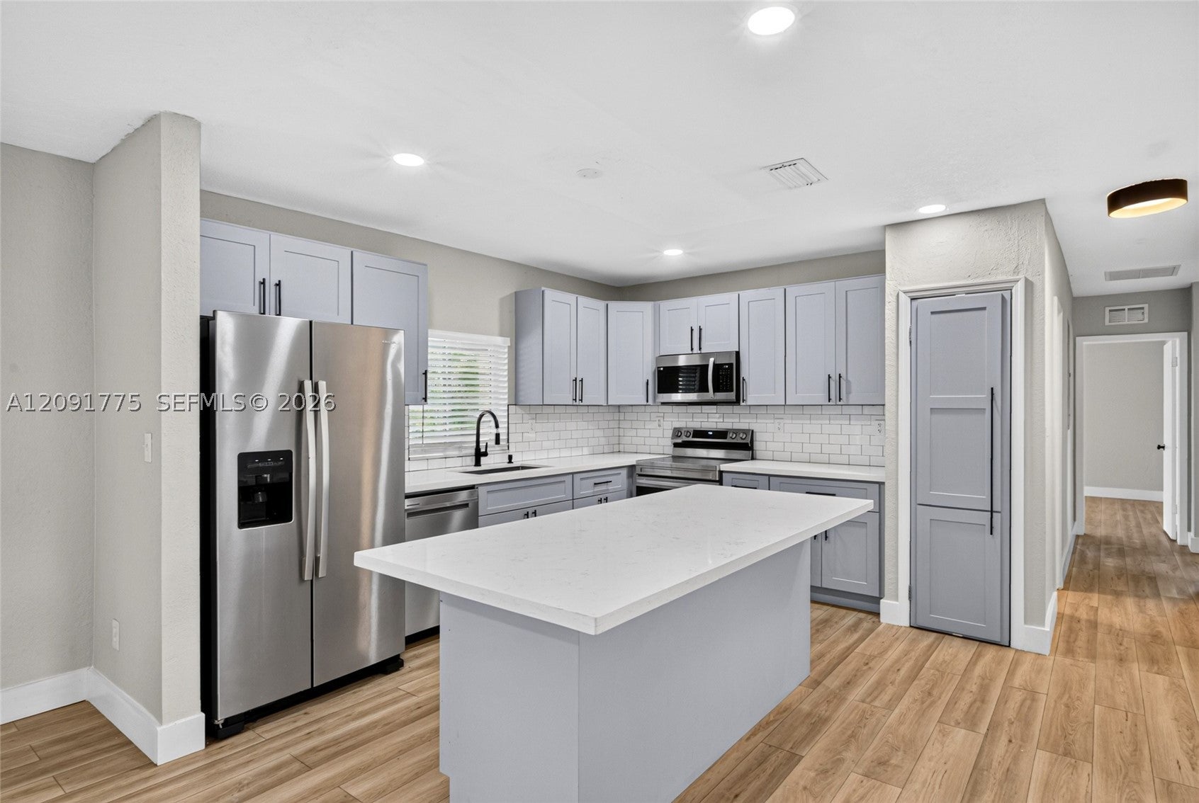 17400 SW 89th Ct, Palmetto Bay, FL, 33157/$1,050,000 4 17400 SW 89th Ct