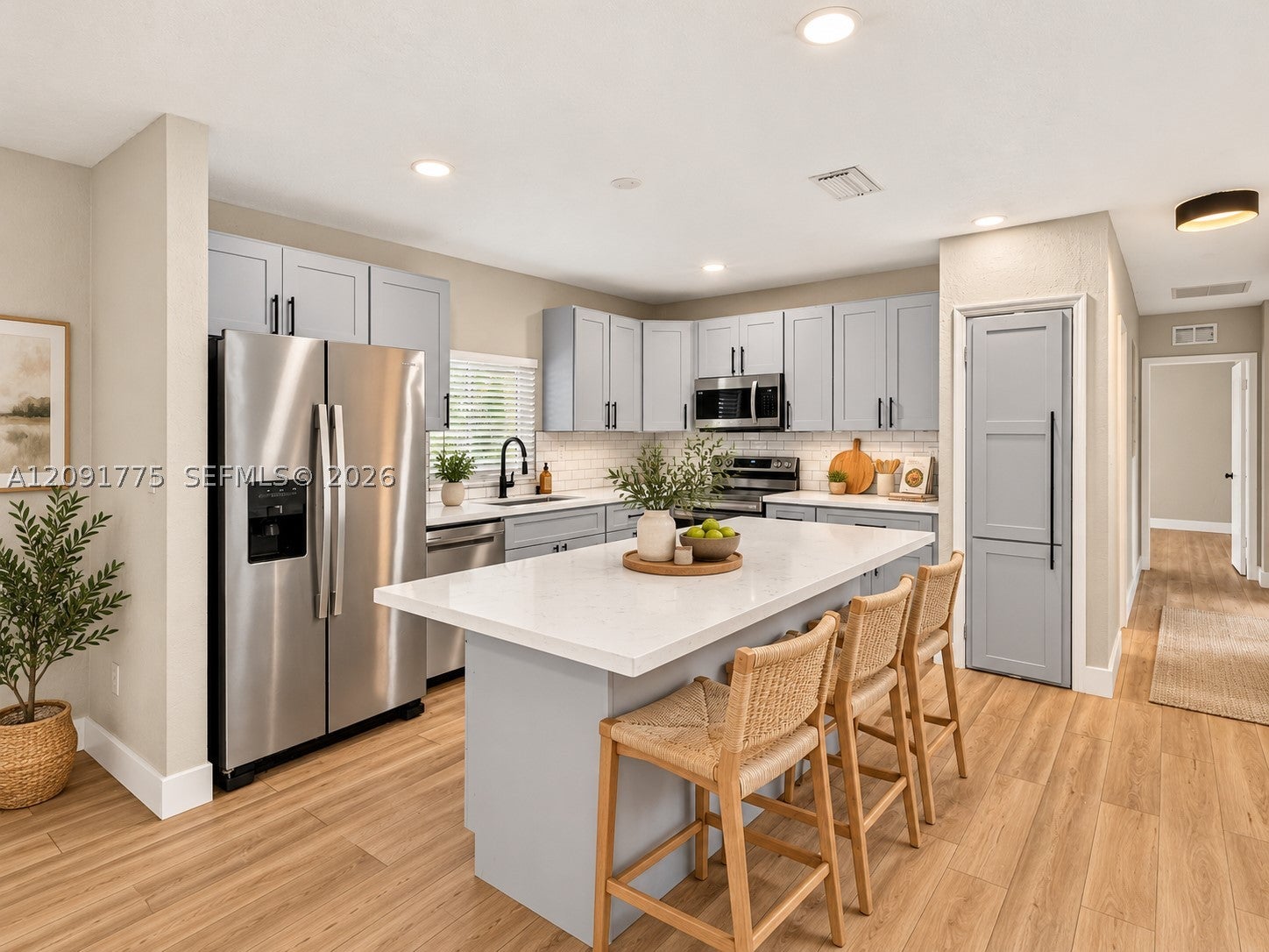 17400 SW 89th Ct, Palmetto Bay, FL, 33157/$1,050,000 3 17400 SW 89th Ct