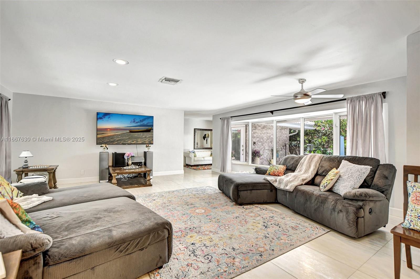 COUNTRY CLUB VILLAGE SEC - Residential