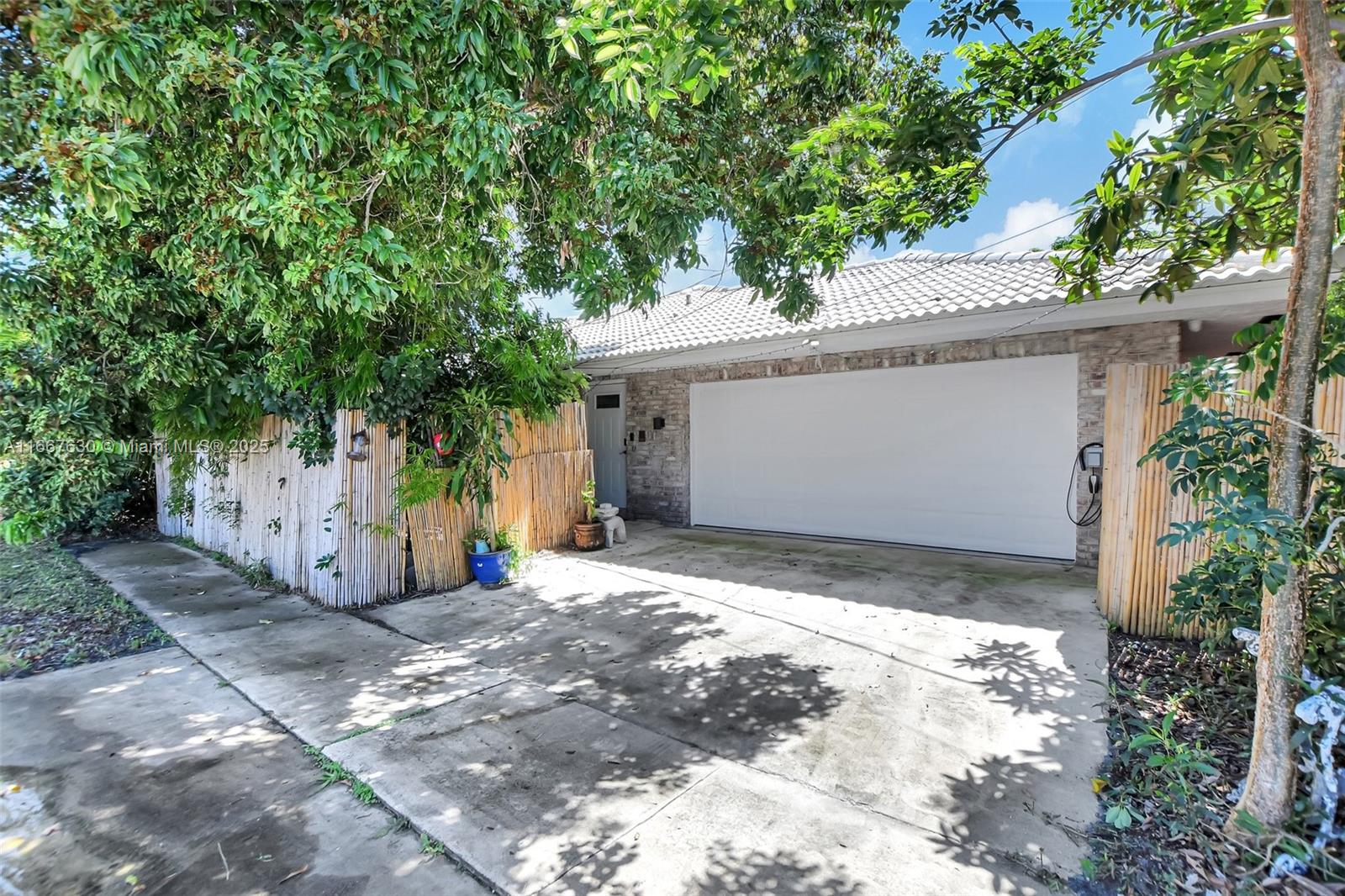 COUNTRY CLUB VILLAGE SEC - Residential